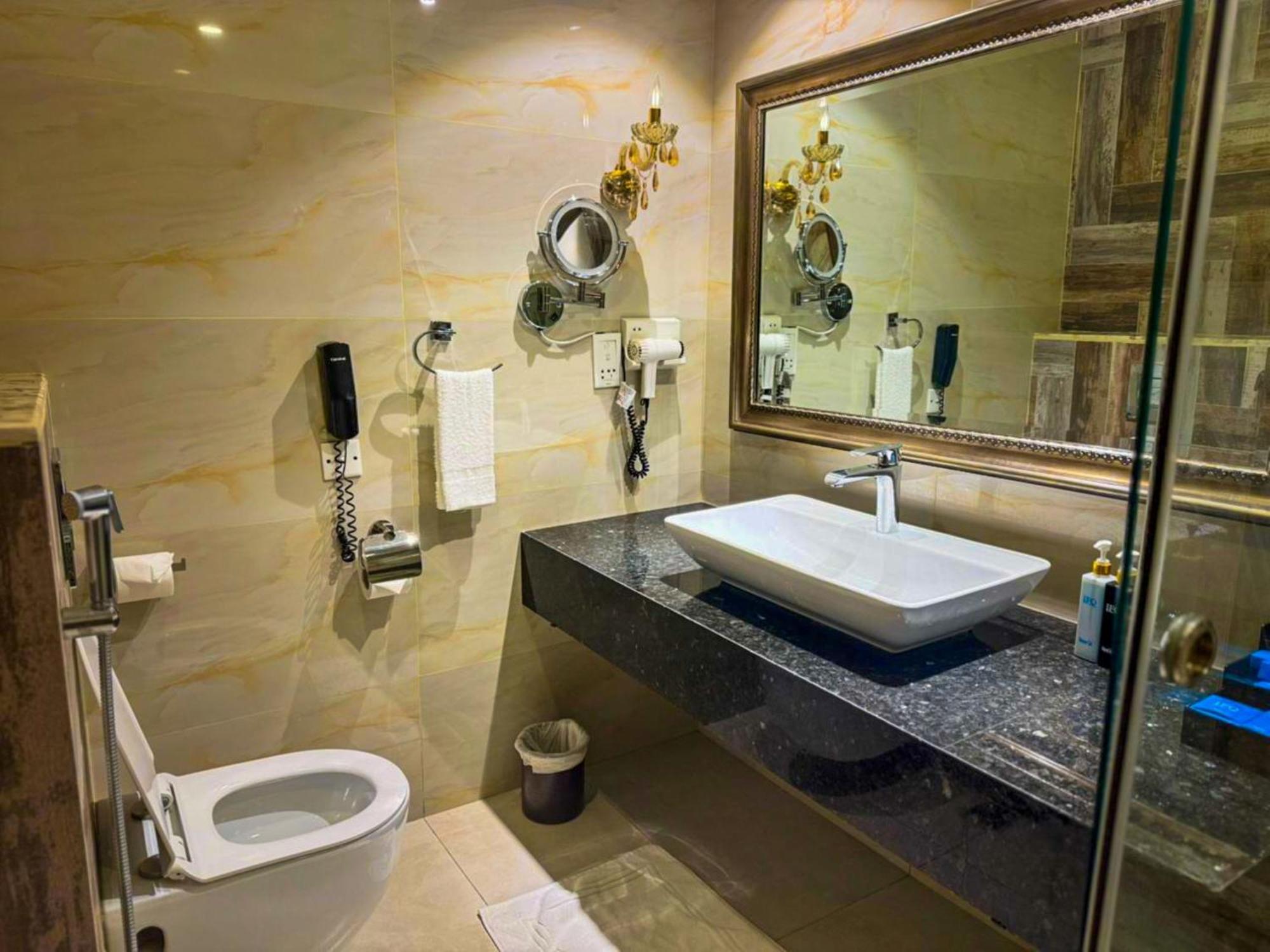 Ifq Hotel & Resort Исламабад Екстериор снимка